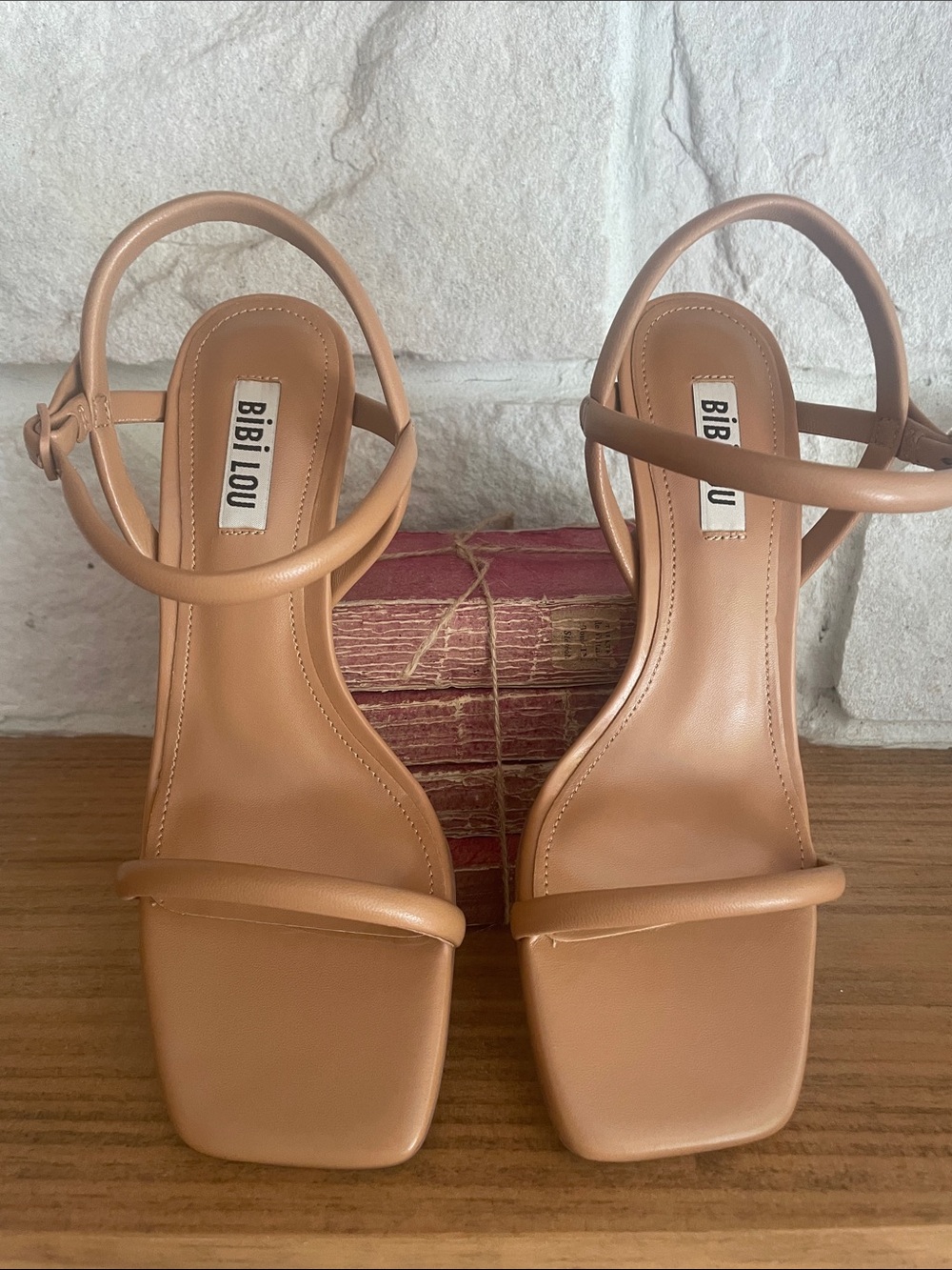 NWT -Bibi Lou camel Simple Strappy Kitten Heels EU36